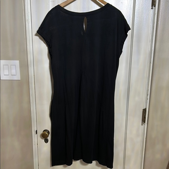 Elegant Black Women's Dress - Picture 4 of 7